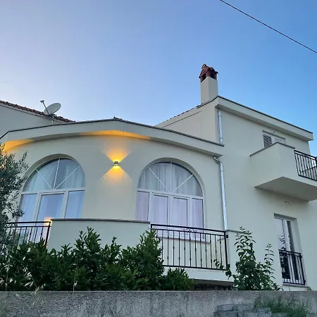 Anic House Apartman *