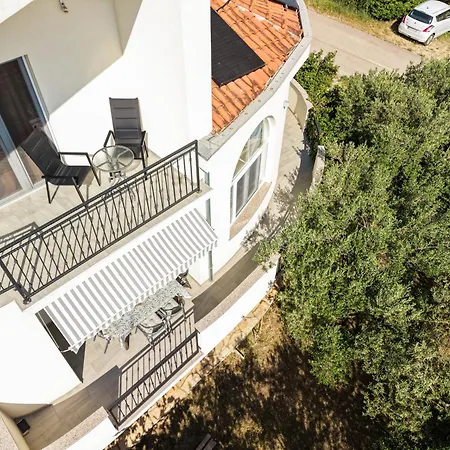 Anic House Apartman