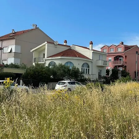 Anic House * زادار