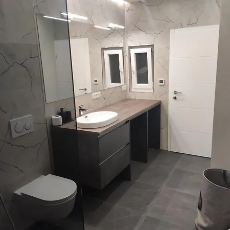 Anic House * زادار