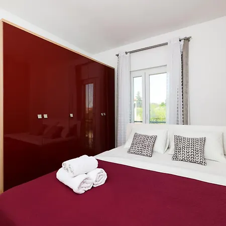 Anic House Apartment *